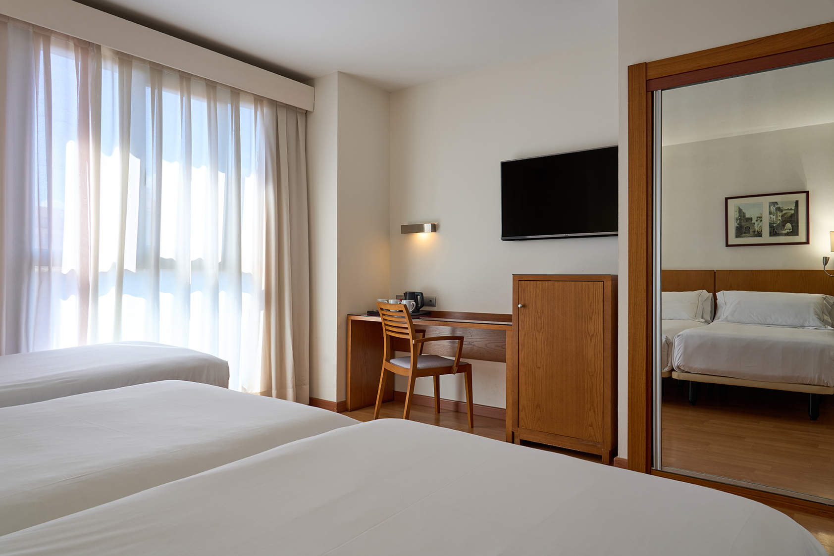 003_alta_senatorgranada Triple.jpg